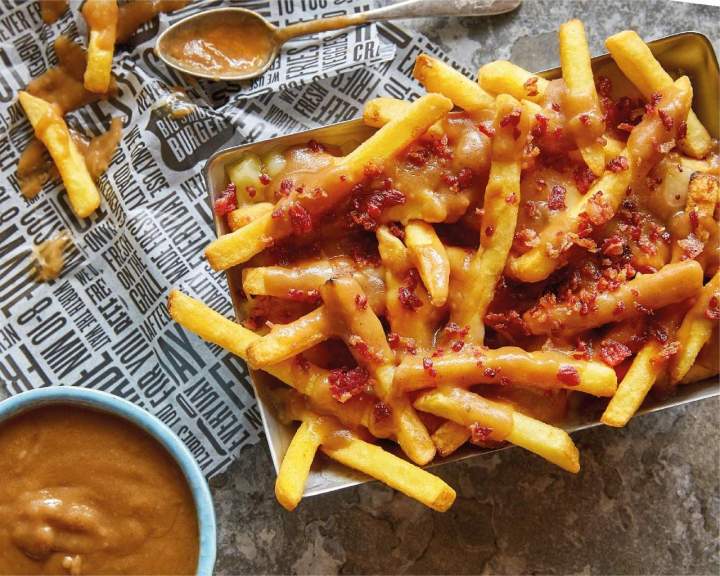 bacon poutine 7323673 1280
